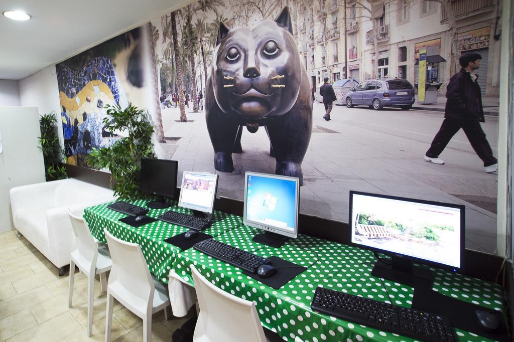 Center-Ramblas Konuk evi Barselona Dış mekan fotoğraf